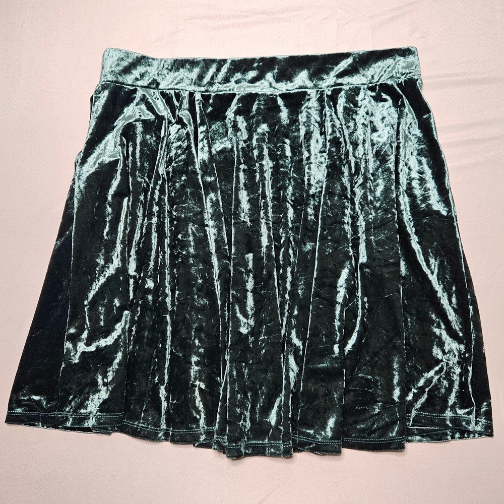 Torrid Velvet Skater Skirt Womens 2 Dark Green Crushed Mini Pleated 15881706 - Picture 2 of 8